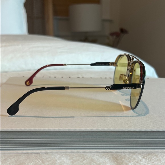 Carrera: Glory Aviator Sunglasses with Yellow Lenses - Picture 3 of 16